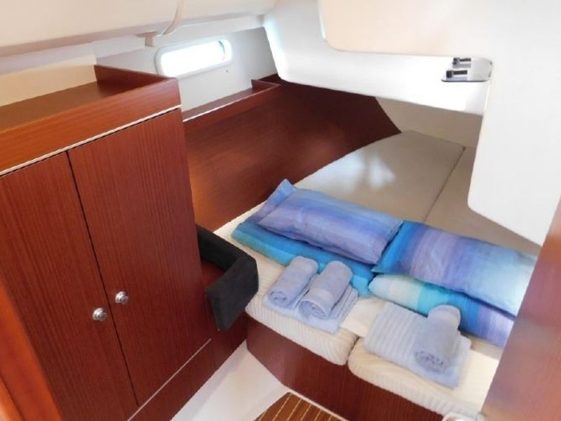 Hanse 415, Mickey | Yacht Charter Croatia