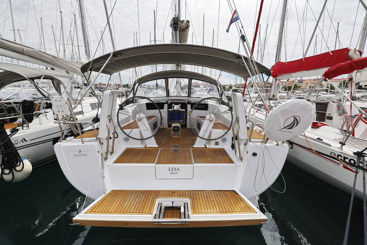 Hanse 418, Leia | Yacht Charter Croatia