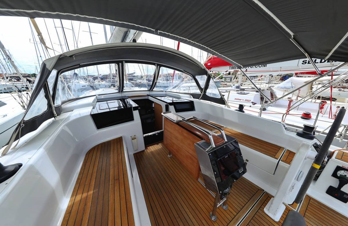 Hanse 418, Leia | Yacht Charter Croatia