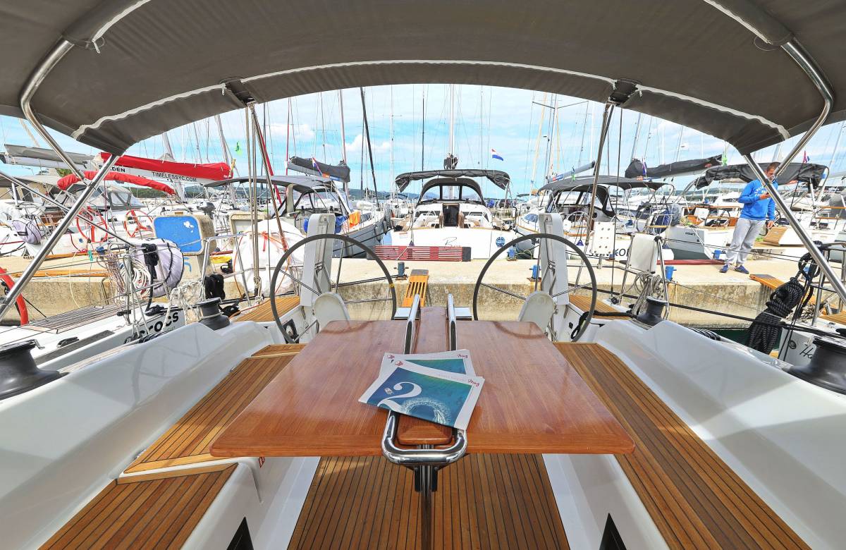 Hanse 418, Leia | Yacht Charter Croatia