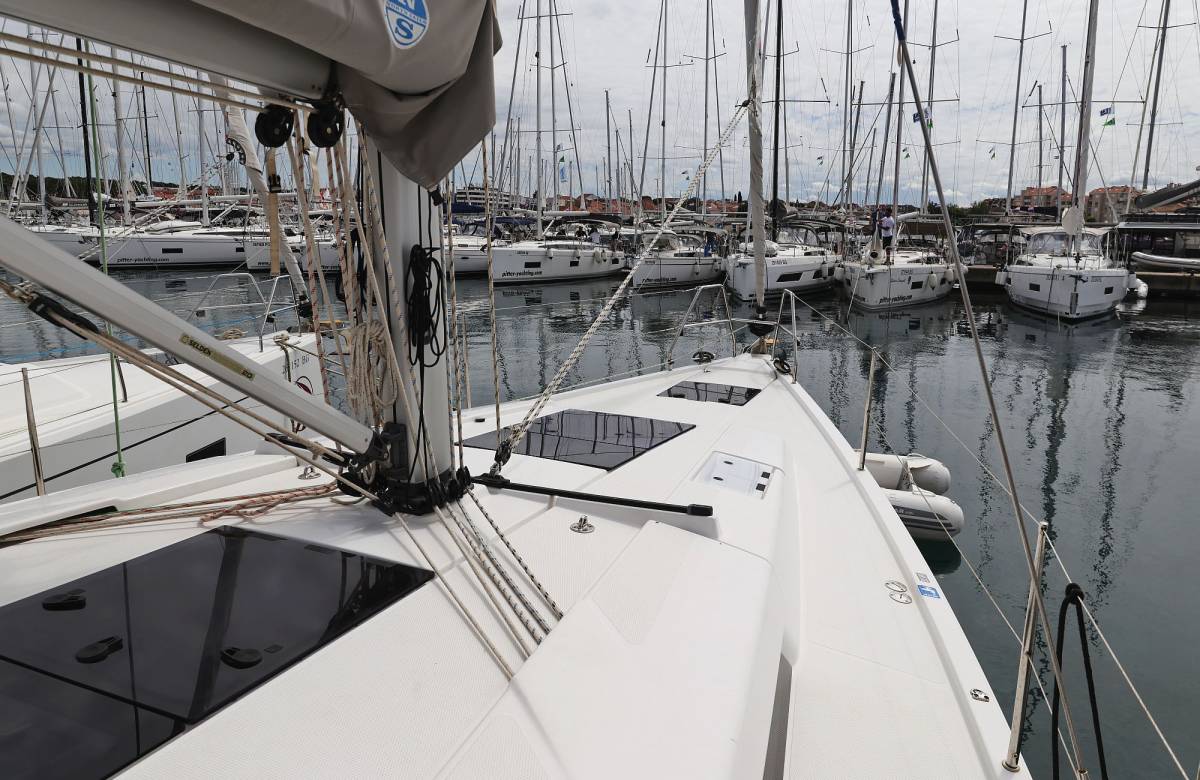 Hanse 418, Leia | Yacht Charter Croatia