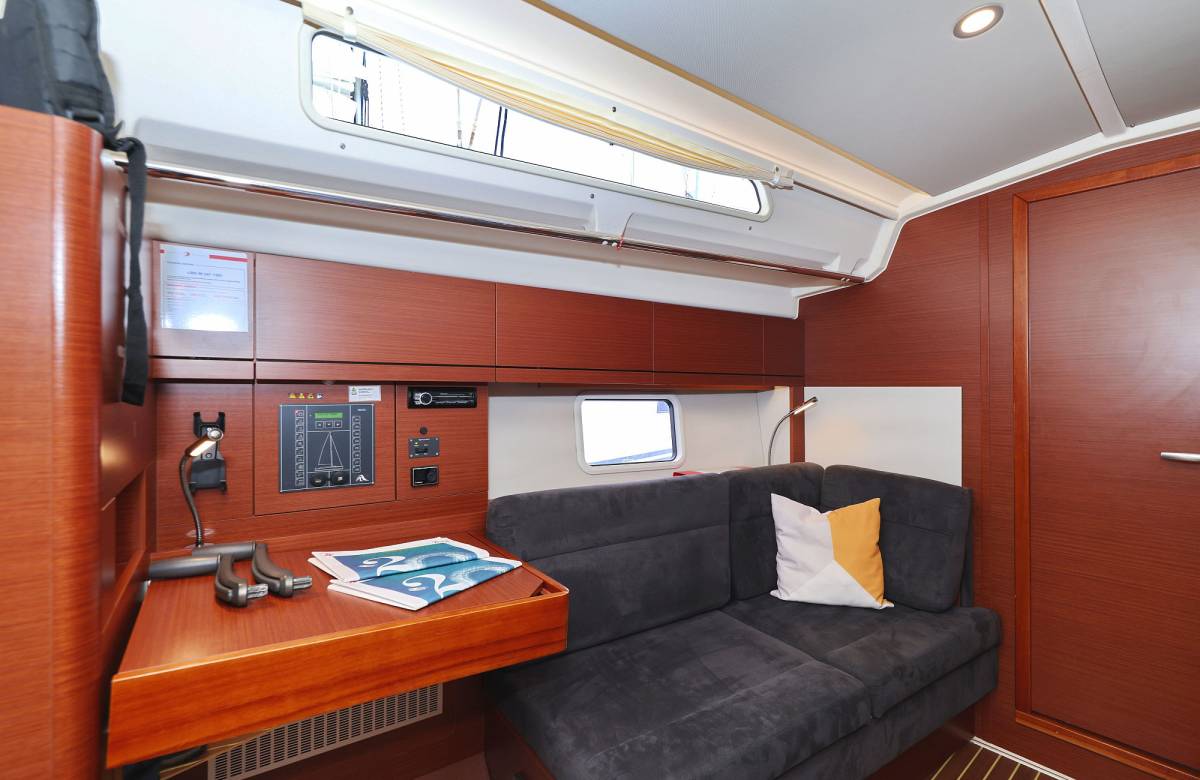Hanse 418, Leia | Yacht Charter Croatia