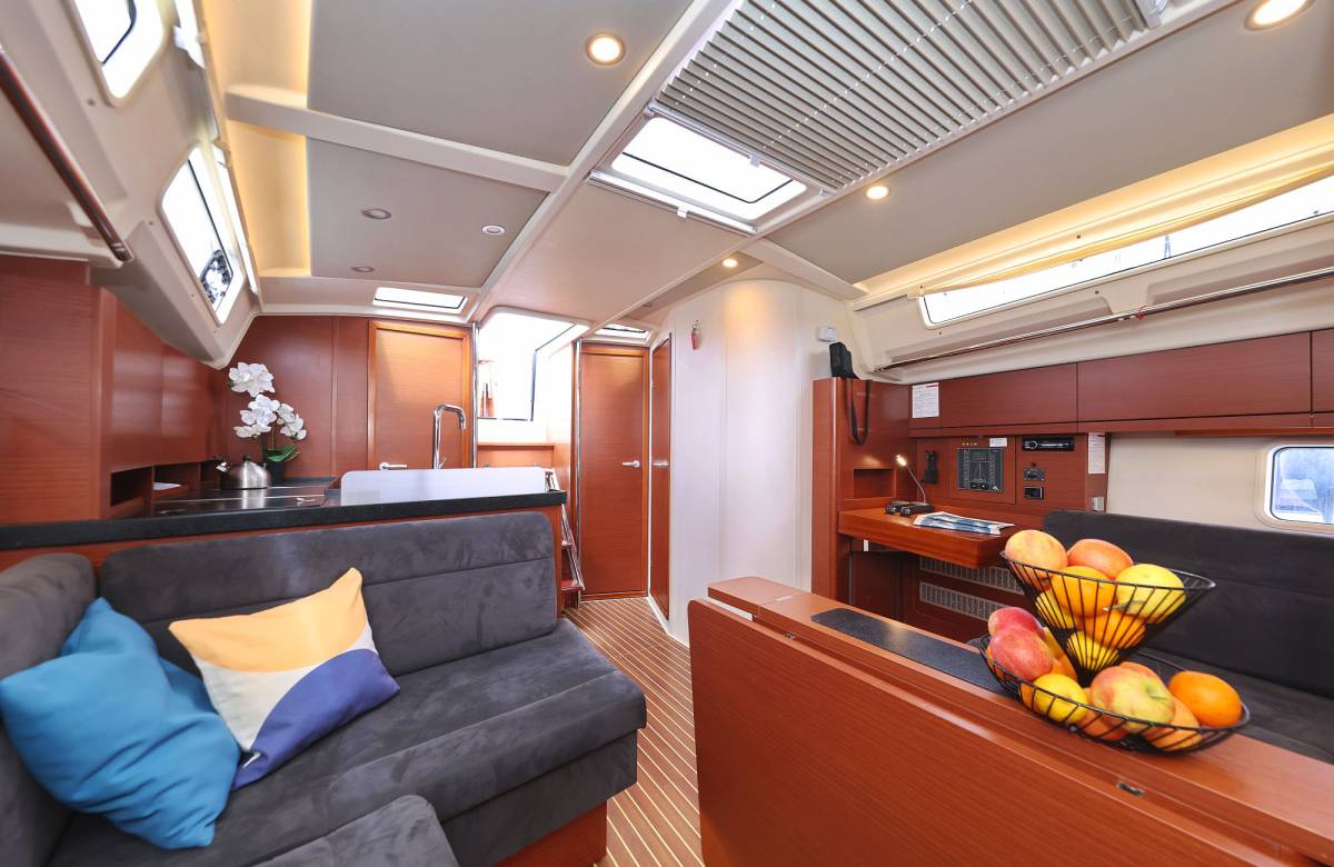 Hanse 418, Leia | Yacht Charter Croatia