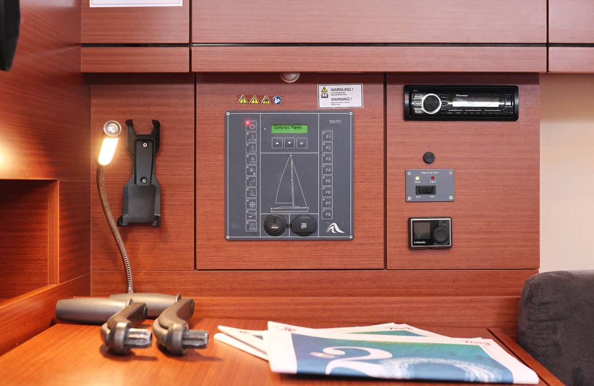 Hanse 418, Leia | Yacht Charter Croatia