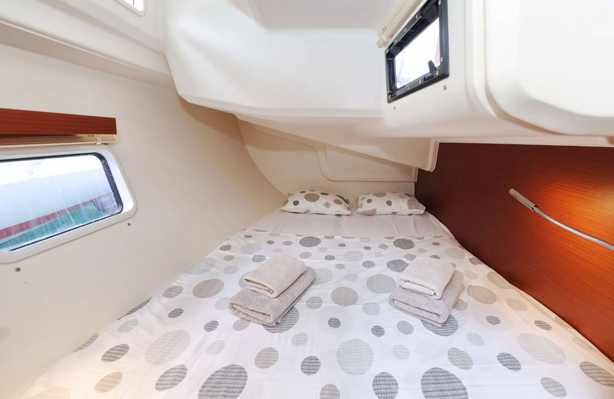 Hanse 418, Leia | Yacht Charter Croatia