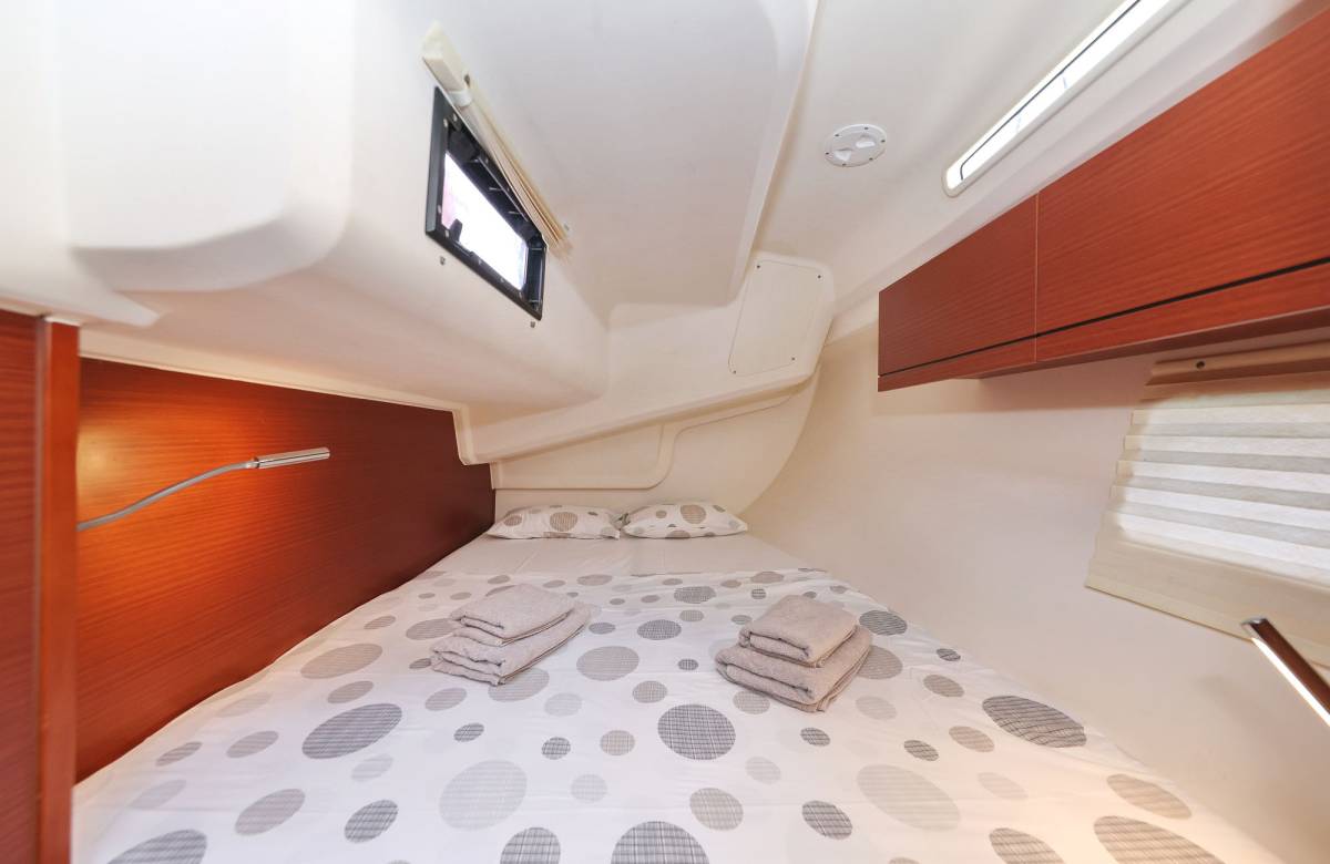 Hanse 418, Leia | Yacht Charter Croatia