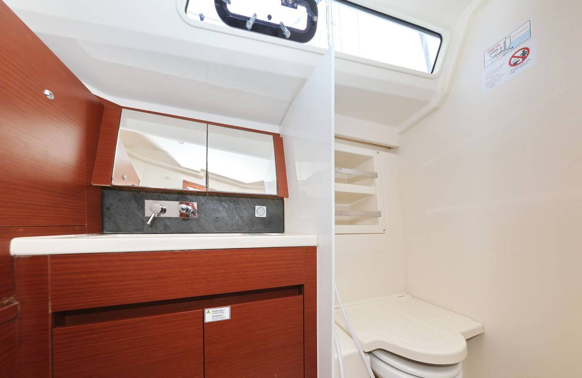 Hanse 418, Leia | Yacht Charter Croatia