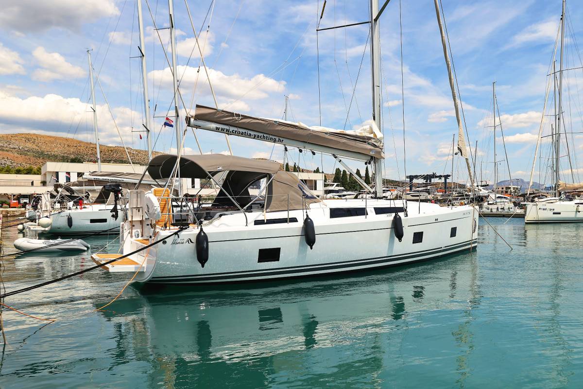 Hanse 418, Teri | Yacht Charter Croatia