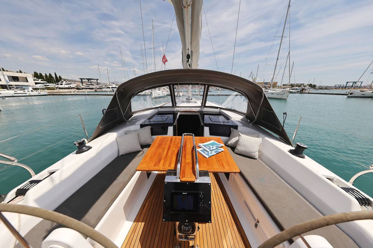 Hanse 418, Teri | Yacht Charter Croatia