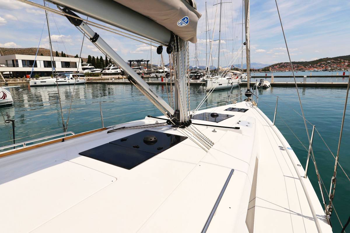 Hanse 418, Teri | Yacht Charter Croatia