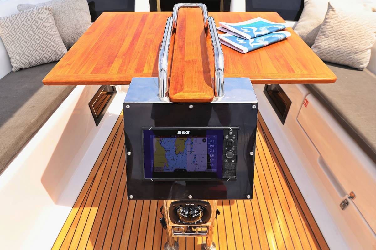 Hanse 418, Teri | Yacht Charter Croatia