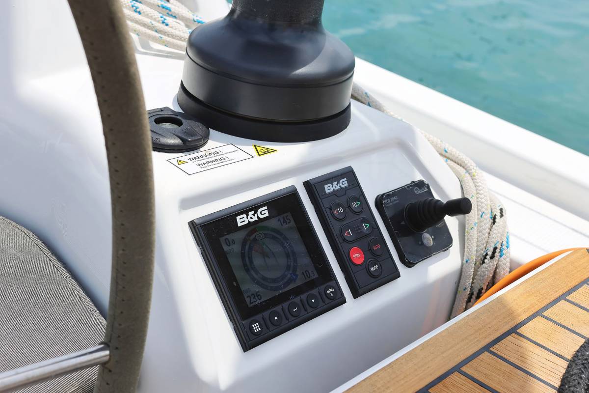 Hanse 418, Teri | Yacht Charter Croatia