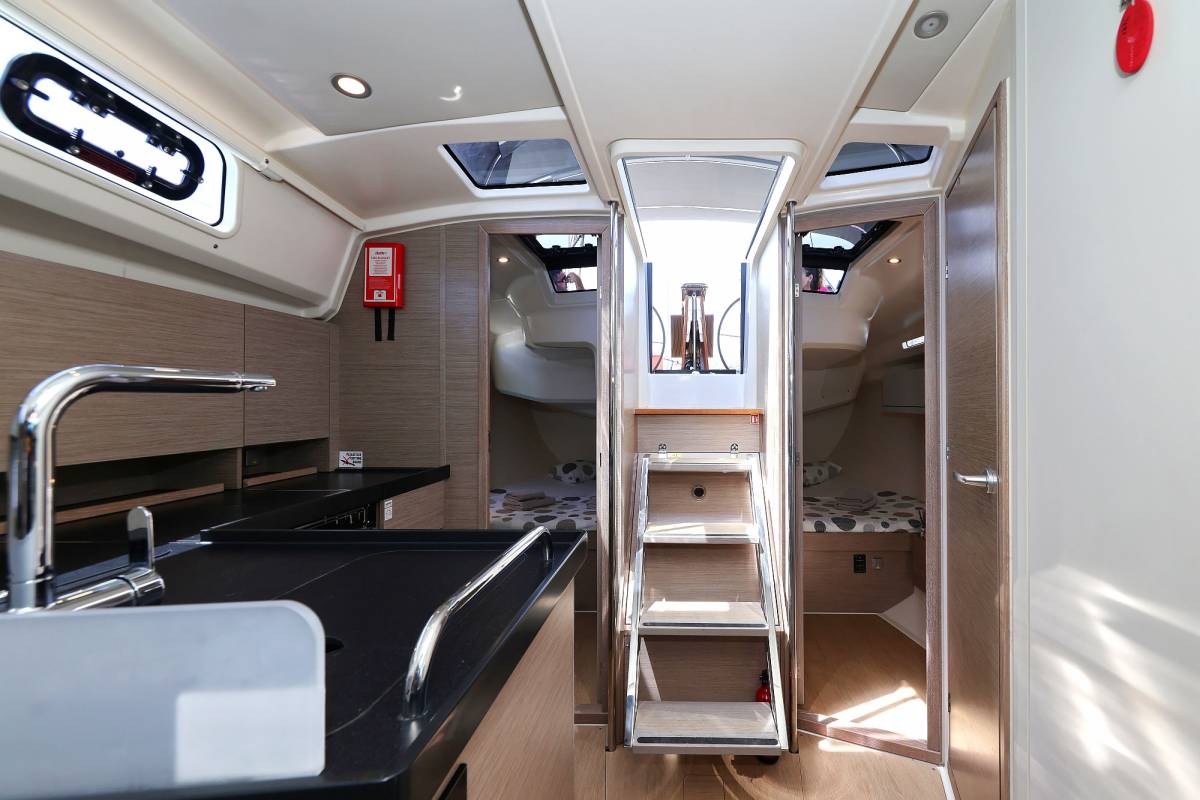 Hanse 418, Teri | Yacht Charter Croatia