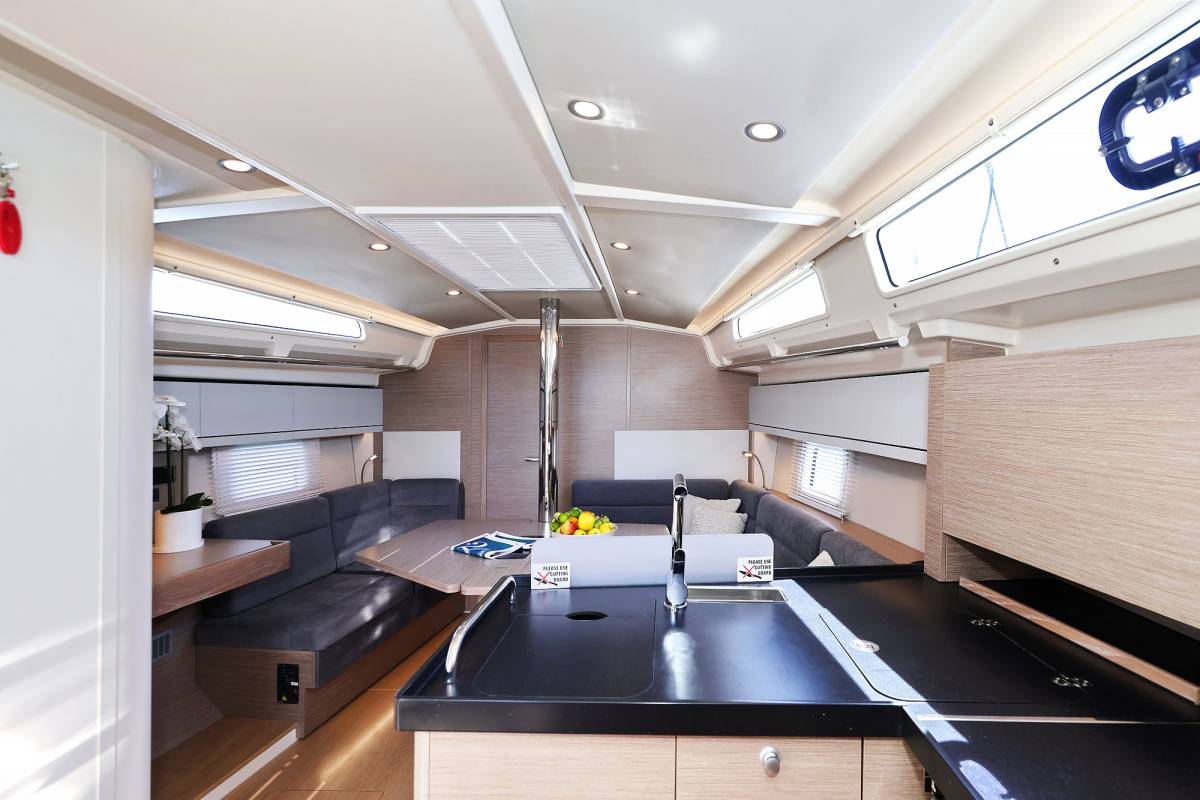 Hanse 418, Teri | Yacht Charter Croatia