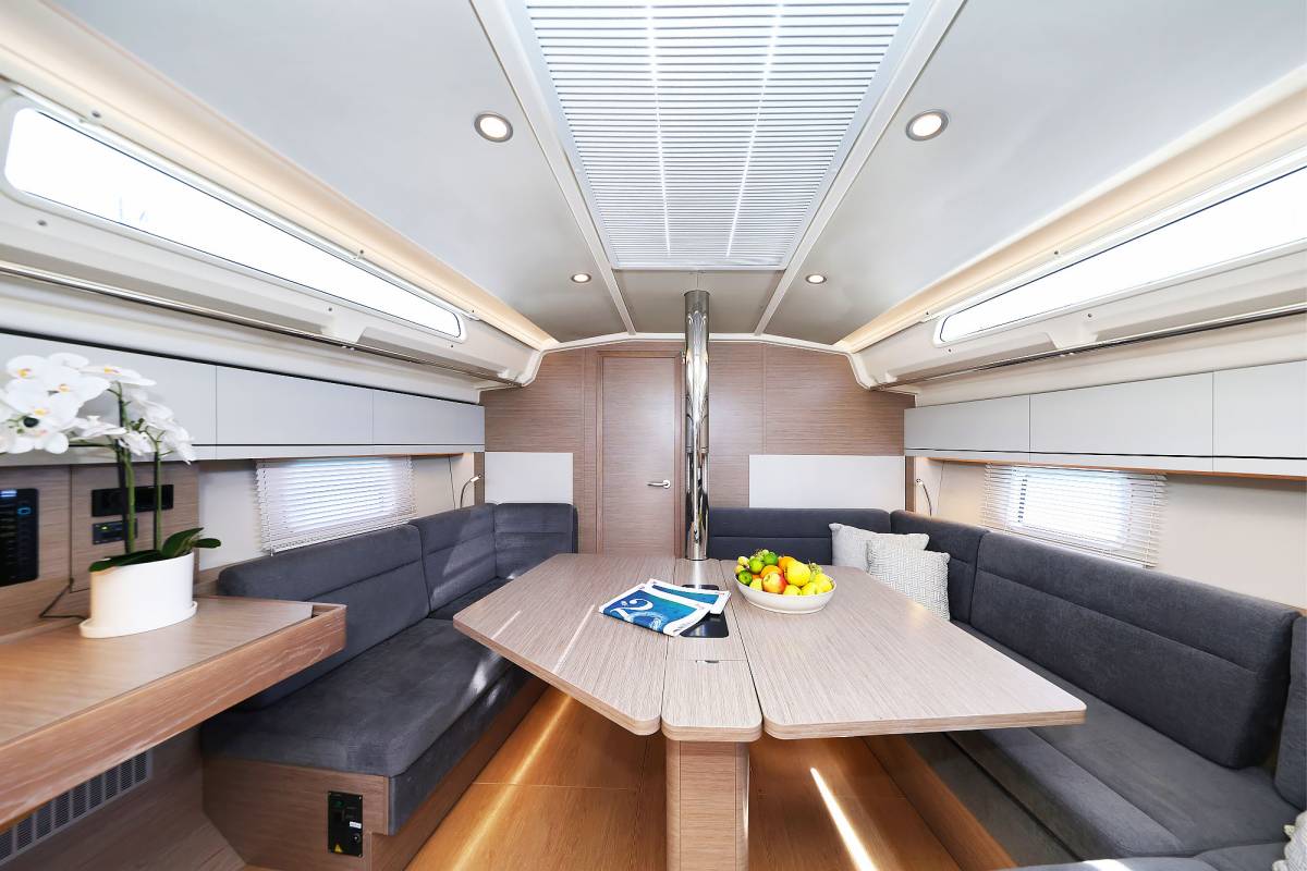 Hanse 418, Teri | Yacht Charter Croatia