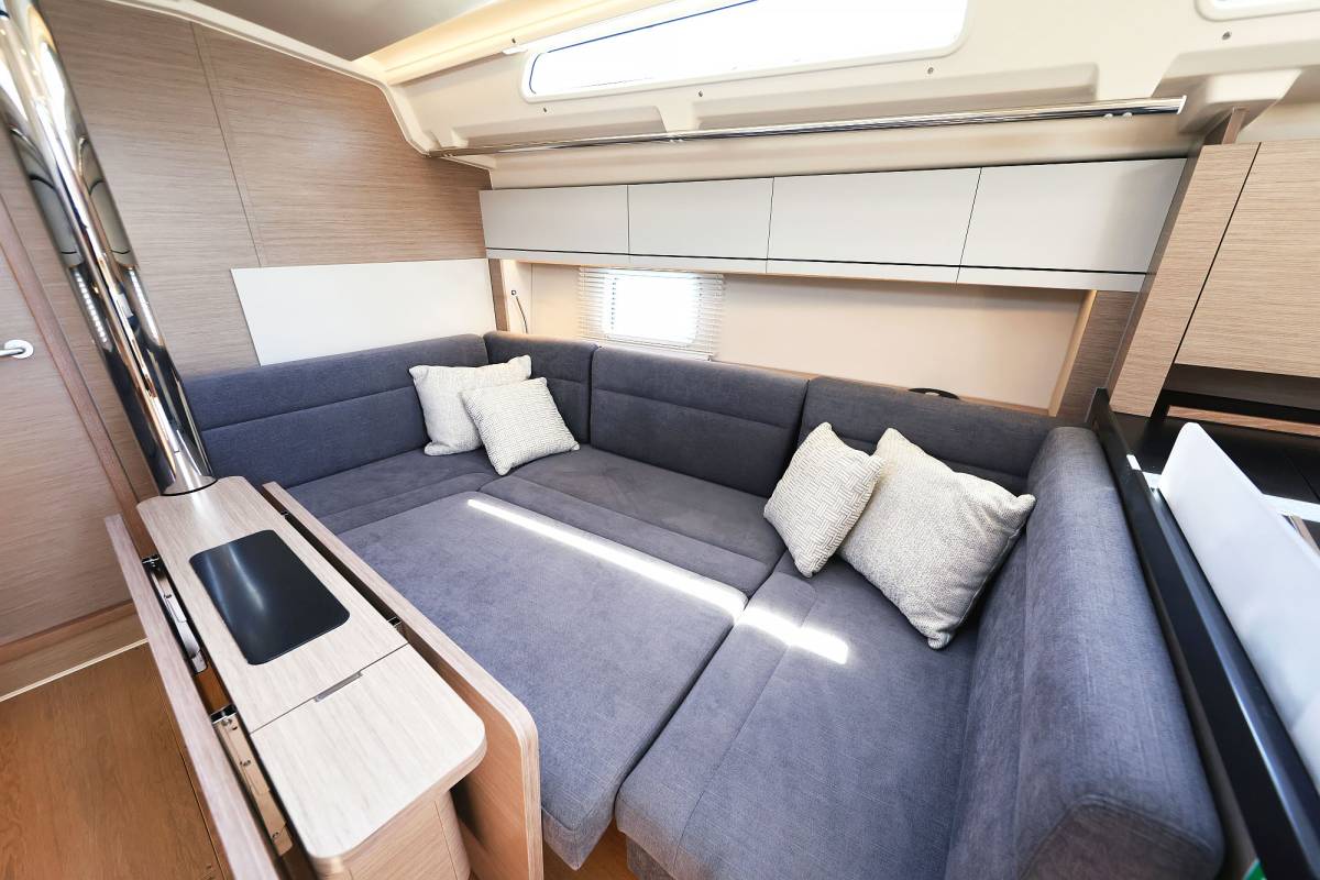 Hanse 418, Teri | Yacht Charter Croatia