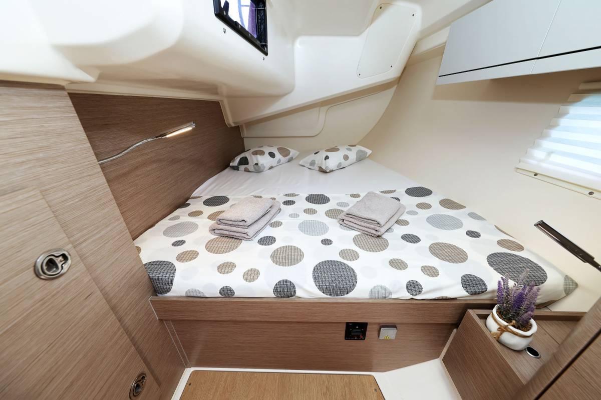 Hanse 418, Teri | Yacht Charter Croatia