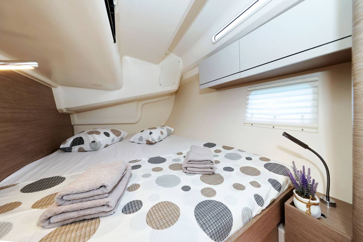 Hanse 418, Teri | Yacht Charter Croatia