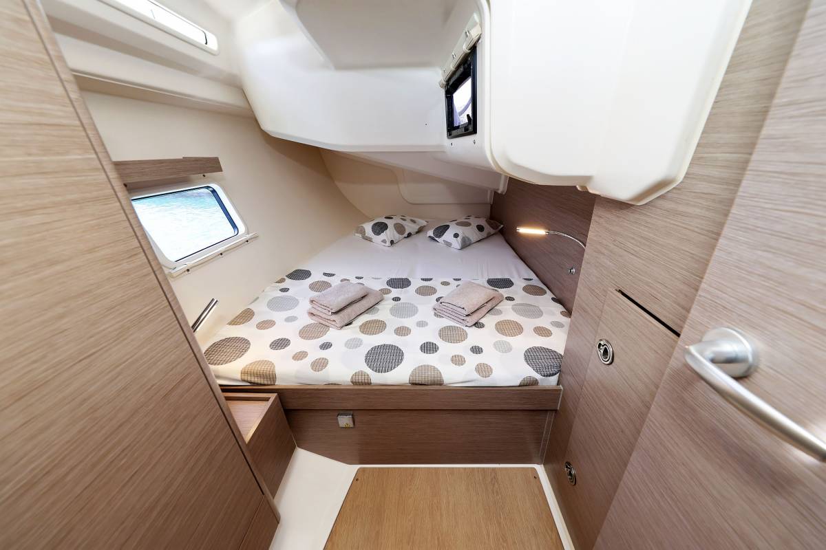 Hanse 418, Teri | Yacht Charter Croatia