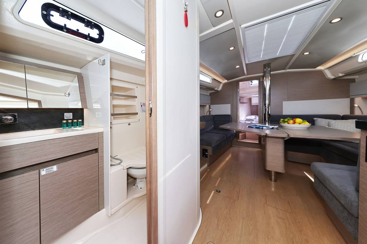 Hanse 418, Teri | Yacht Charter Croatia