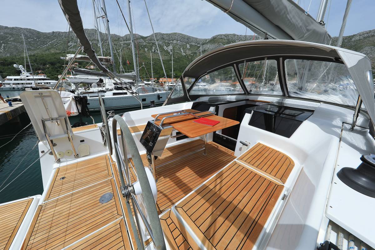 Hanse 418, Vivien | Noleggio di Yacht Croazia