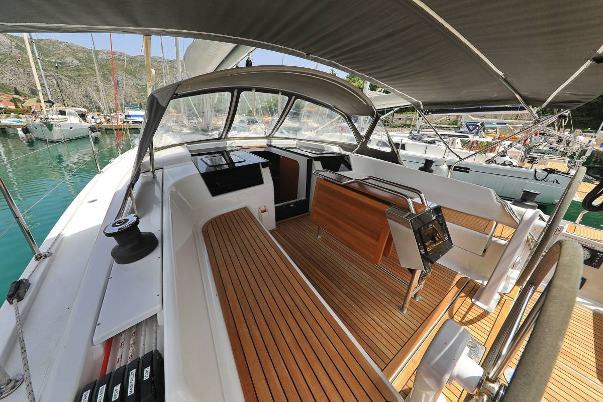Hanse 418, Vivien | Noleggio di Yacht Croazia