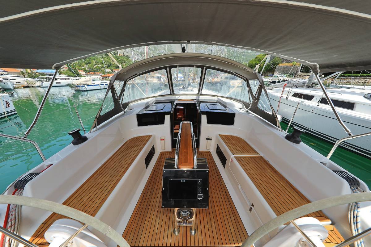 Hanse 418, Vivien | Noleggio di Yacht Croazia