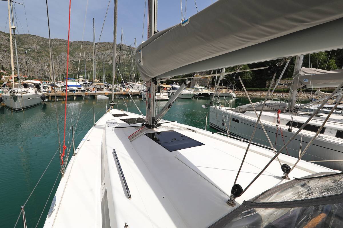 Hanse 418, Vivien | Noleggio di Yacht Croazia
