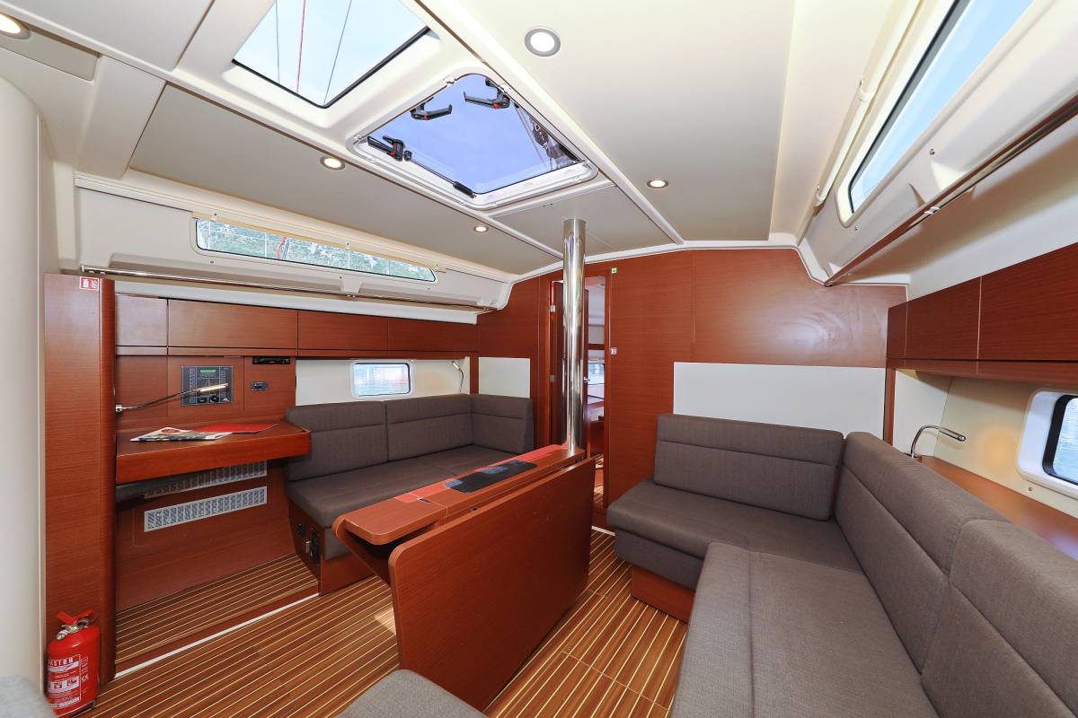 Hanse 418, Vivien | Noleggio di Yacht Croazia
