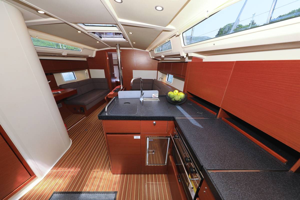 Hanse 418, Vivien | Noleggio di Yacht Croazia