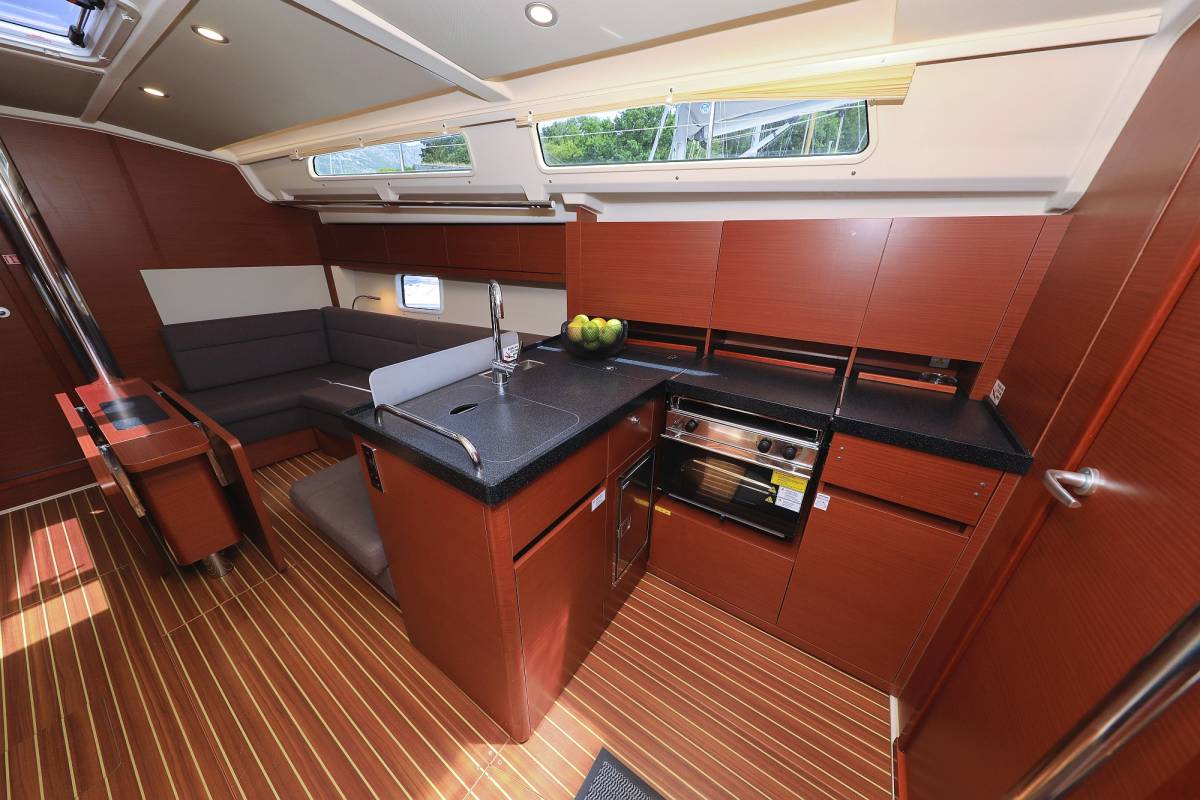 Hanse 418, Vivien | Noleggio di Yacht Croazia
