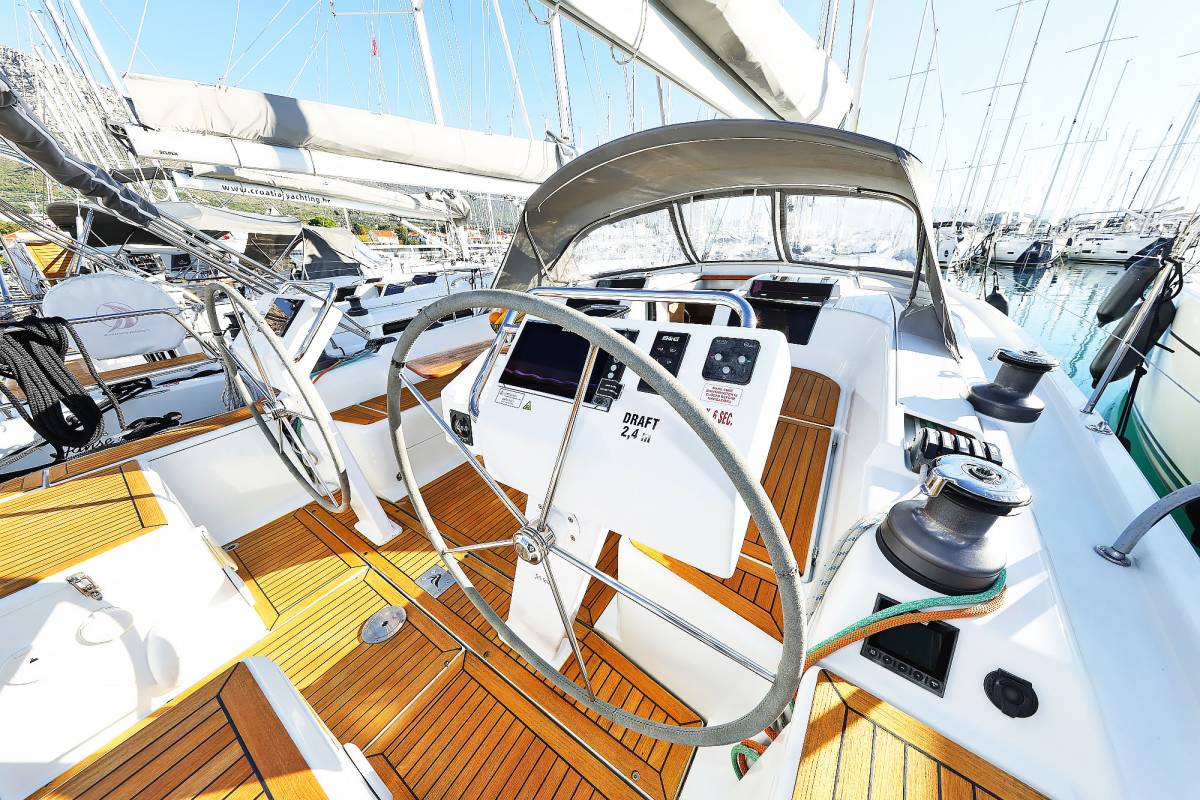 Hanse 455, Lorelei | Yacht Charter Croatia