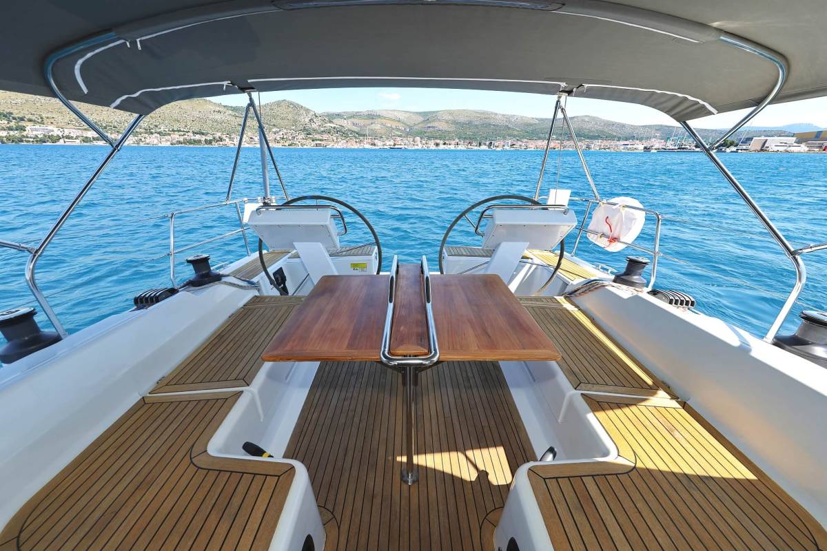 Hanse 455, Scarlett | Yacht Charter Croatia