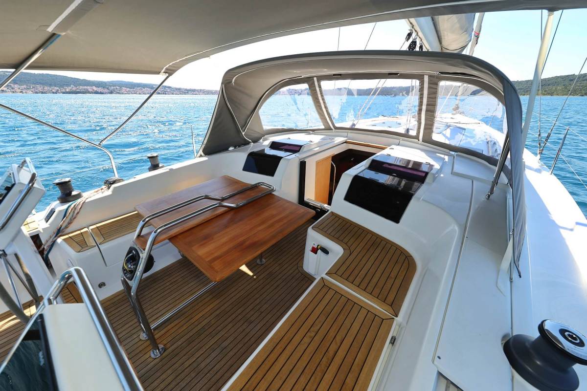 Hanse 455, Scarlett | Yacht Charter Croatia
