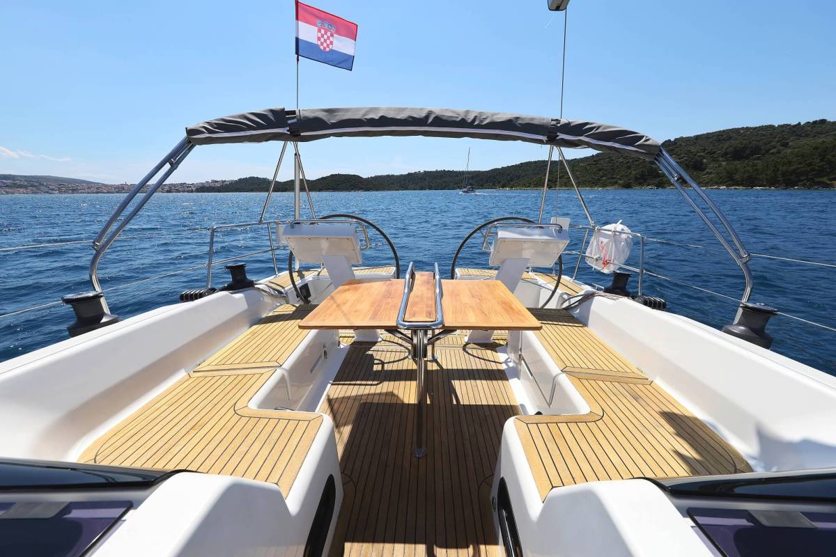 Hanse 455, Scarlett | Yacht Charter Croatia