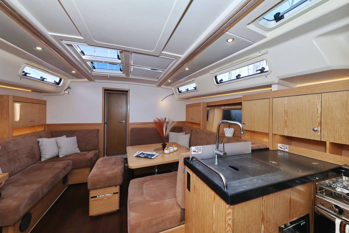 Hanse 455, Scarlett | Yacht Charter Croatia