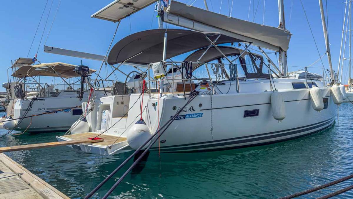Hanse 455, Sea Legend | Yacht Charter Croatia