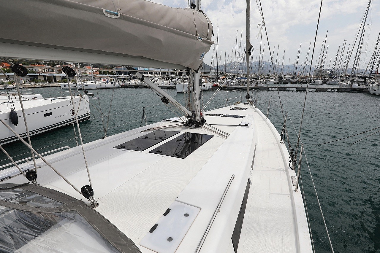 Hanse 458, Mika | Yacht Charter Croatia