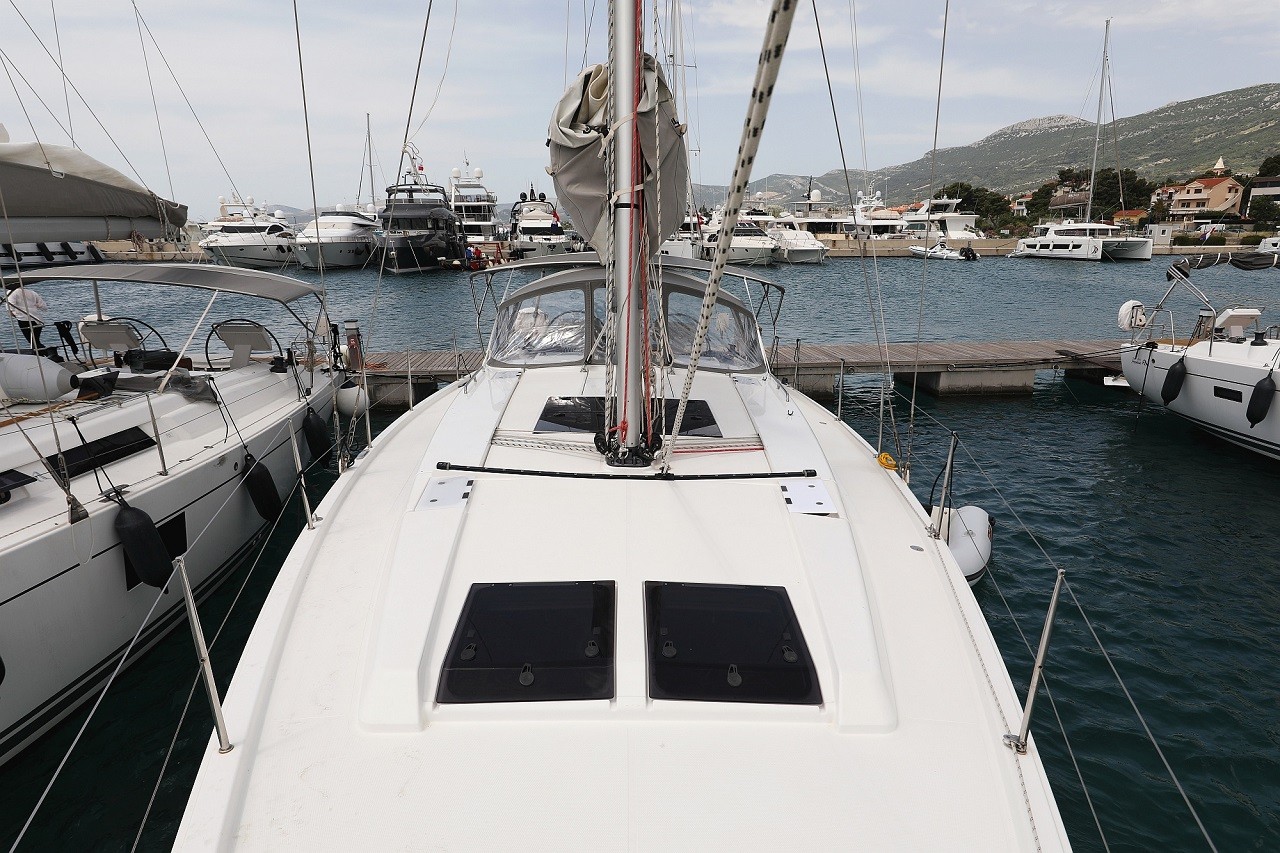 Hanse 458, Mika | Yacht Charter Croatia