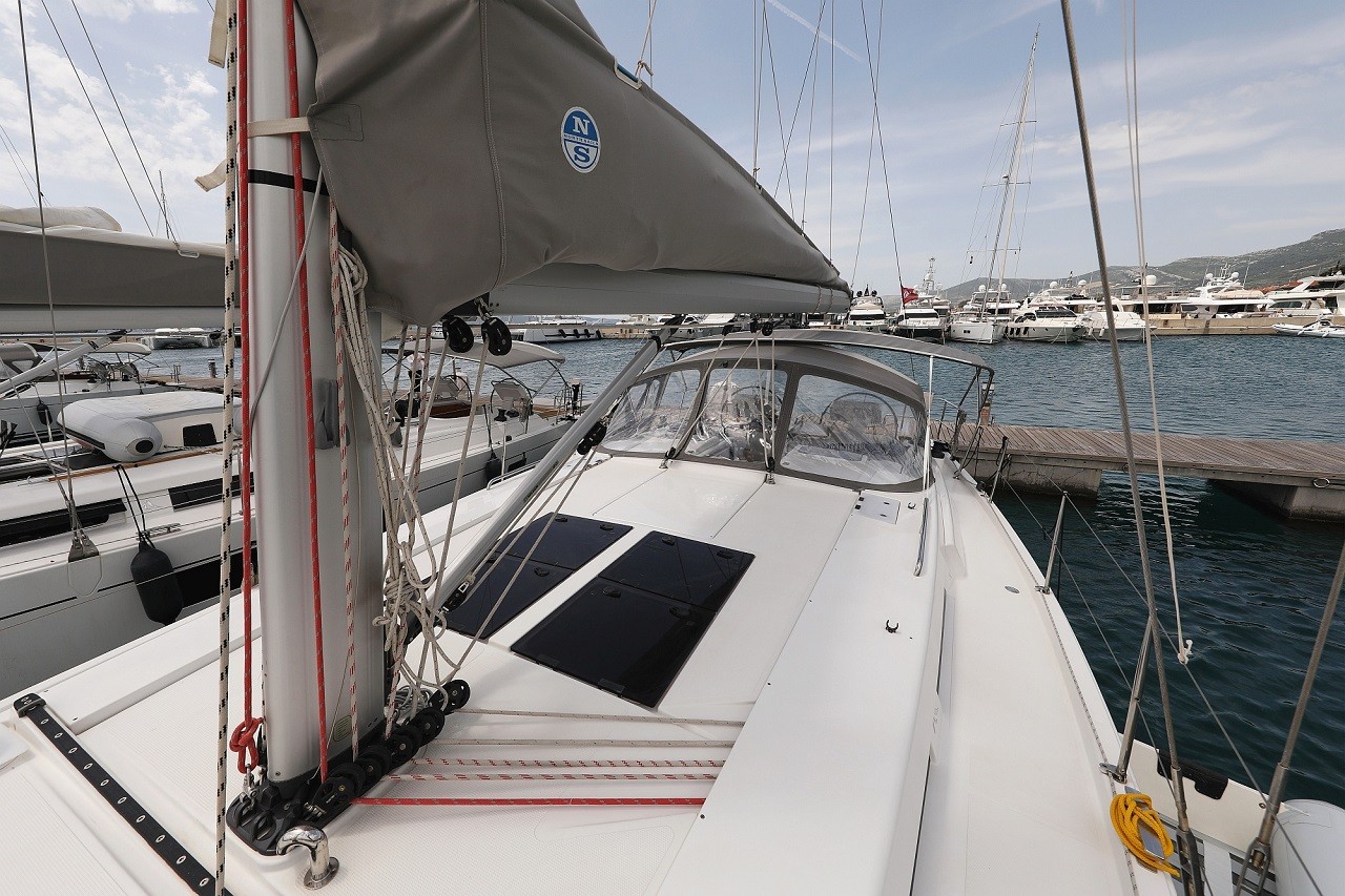 Hanse 458, Mika | Yacht Charter Croatia