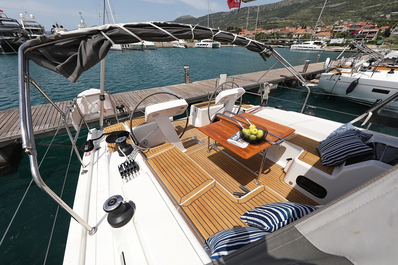 Hanse 458, Mika | Yacht Charter Croatia