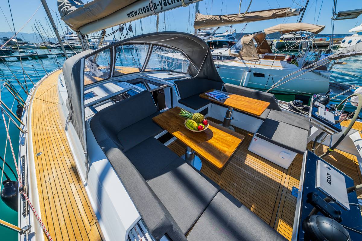 Hanse 460, Pisch | Yacht Charter Croatia