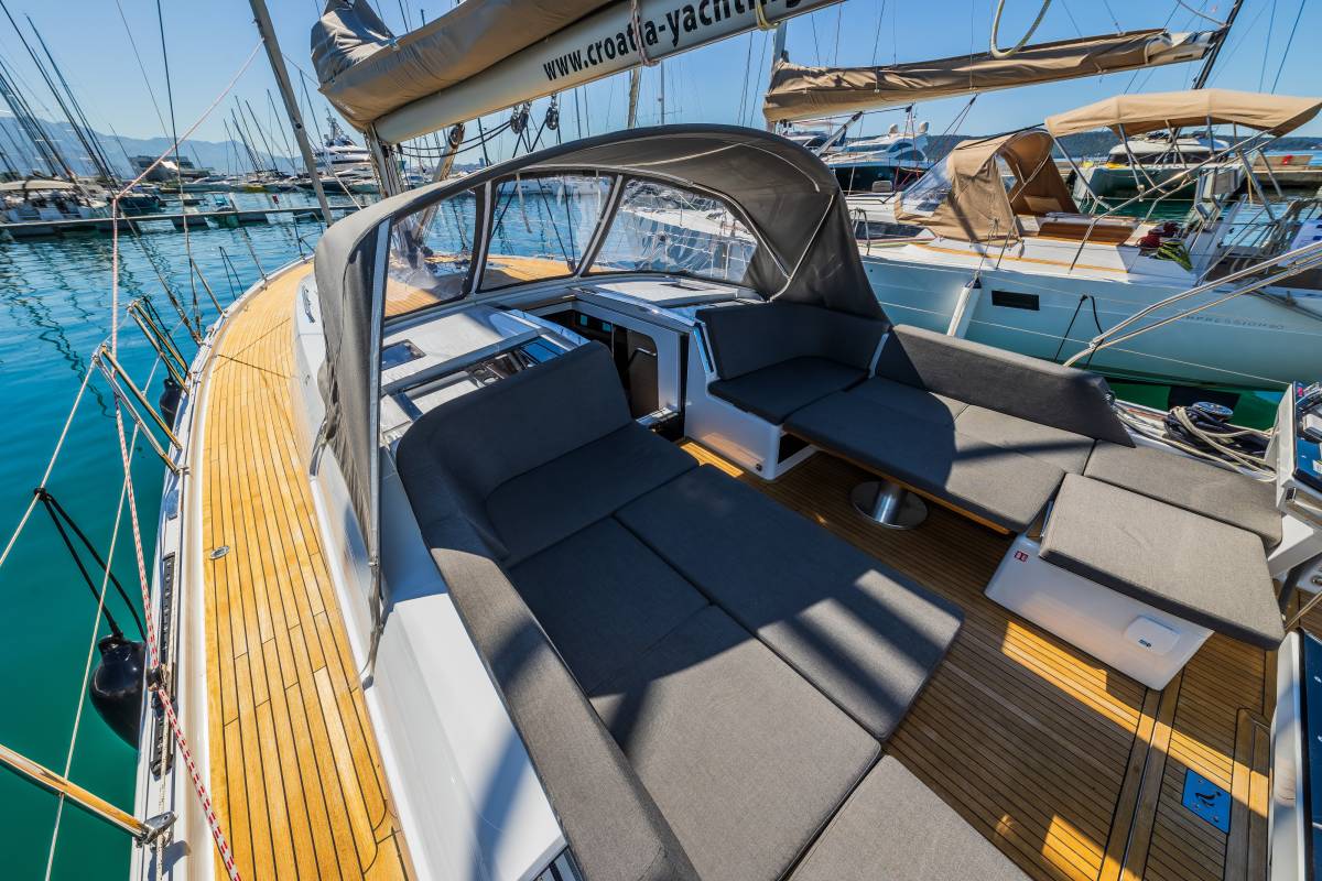 Hanse 460, Pisch | Yacht Charter Croatia