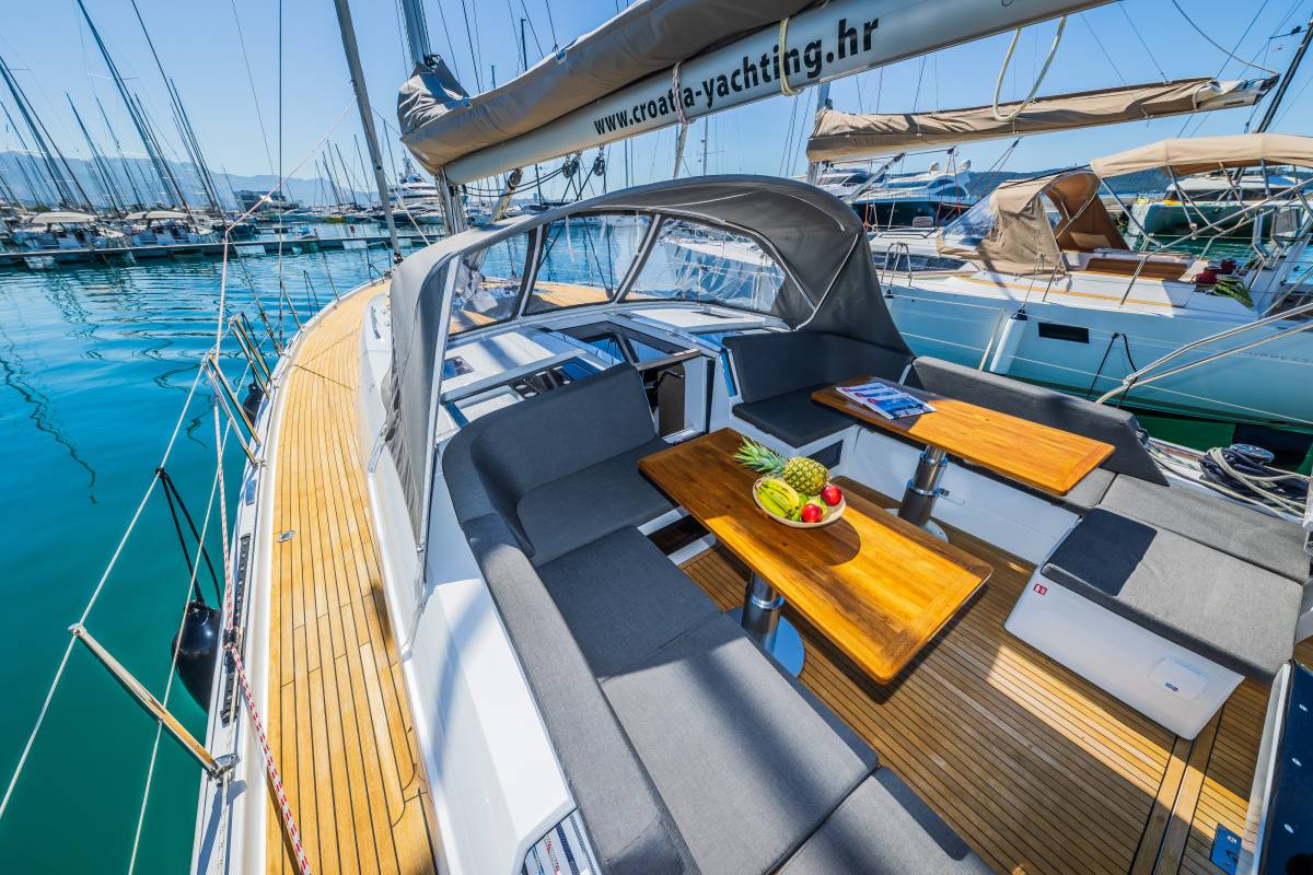 Hanse 460, Pisch | Yacht Charter Croatia