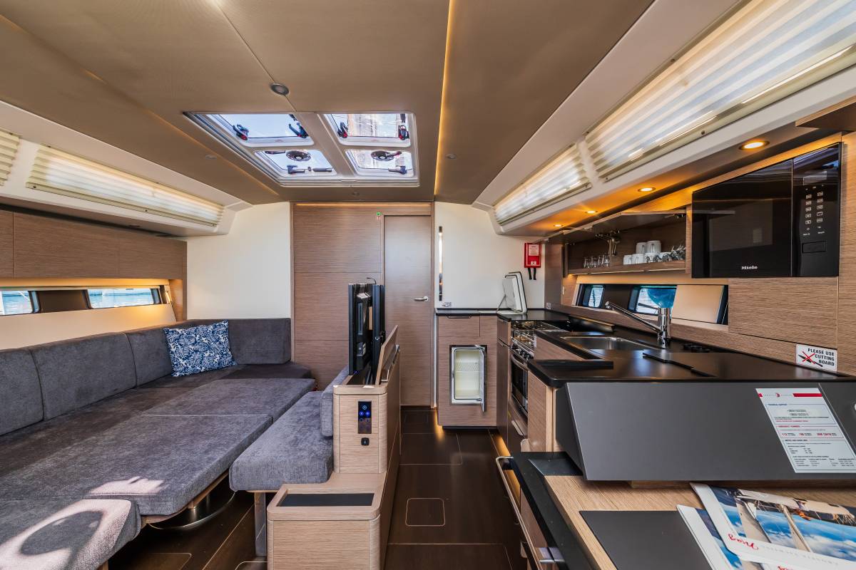 Hanse 460, Pisch | Yacht Charter Croatia