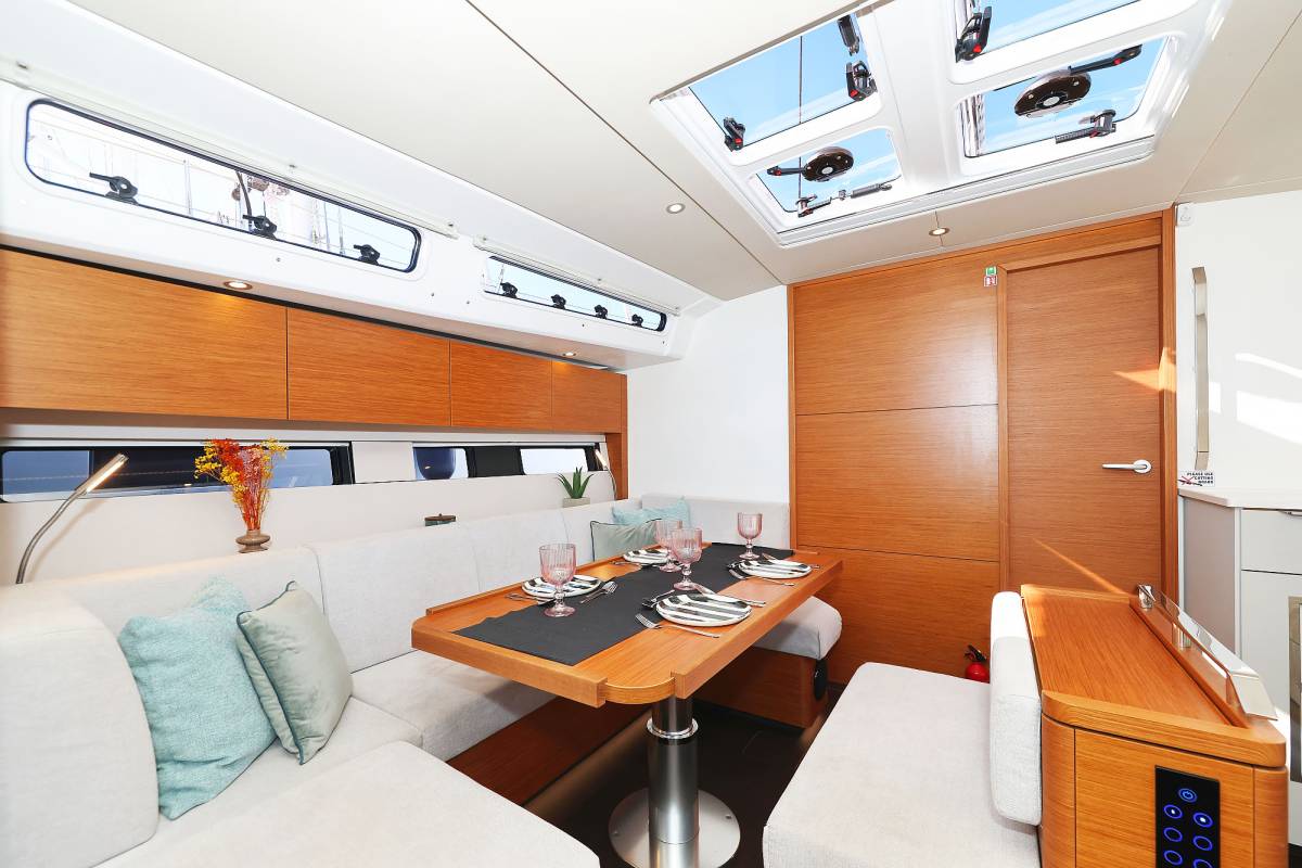Hanse 460, Blondie - OW | Yacht Charter Croatia