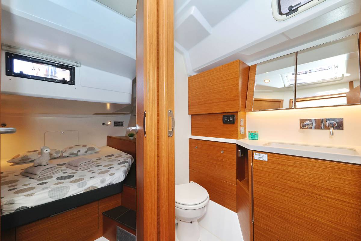 Hanse 460, Blondie - OW | Yacht Charter Croatia
