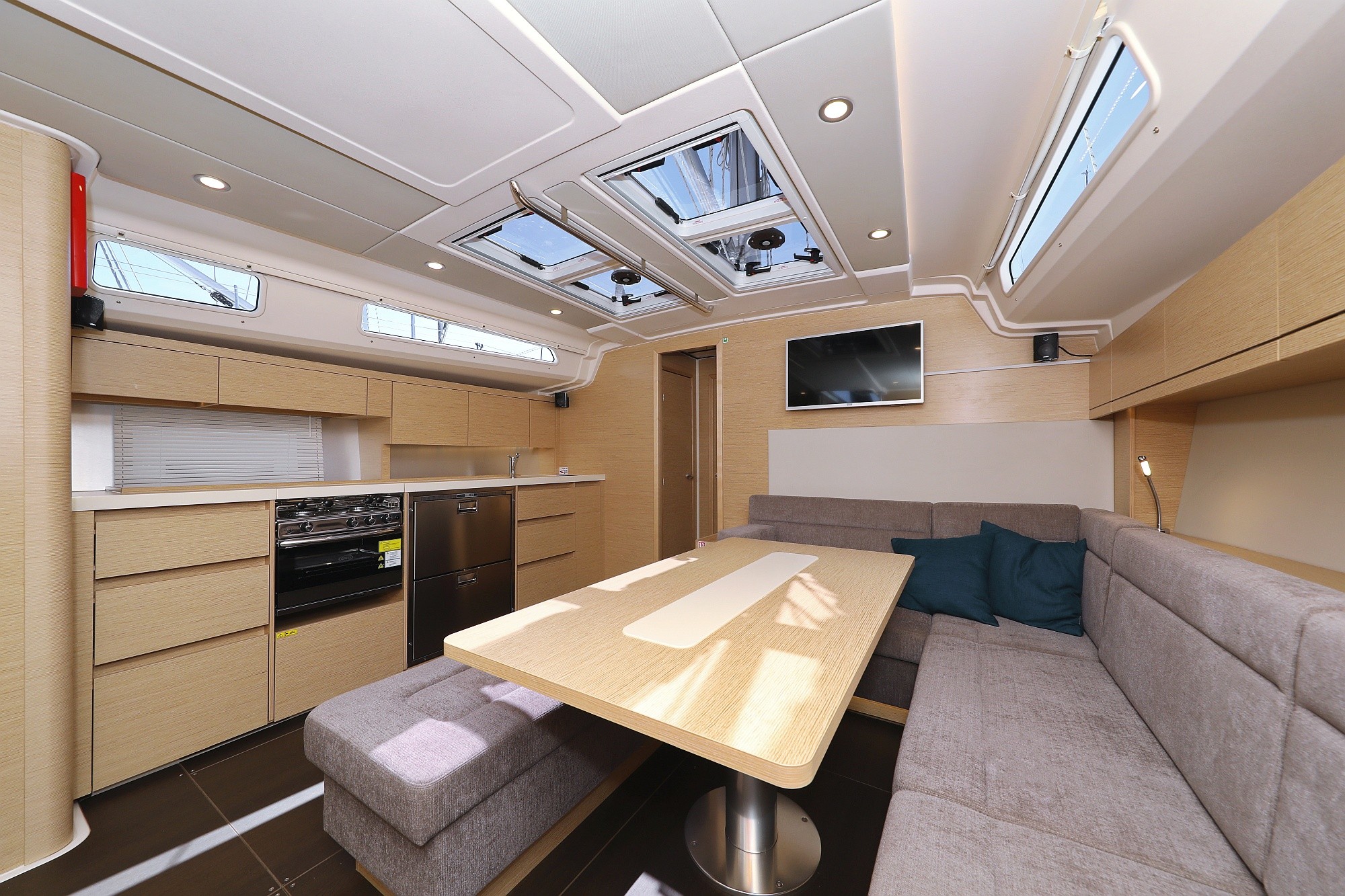 Hanse 508, Khaleesi | Yacht Charter Croatia