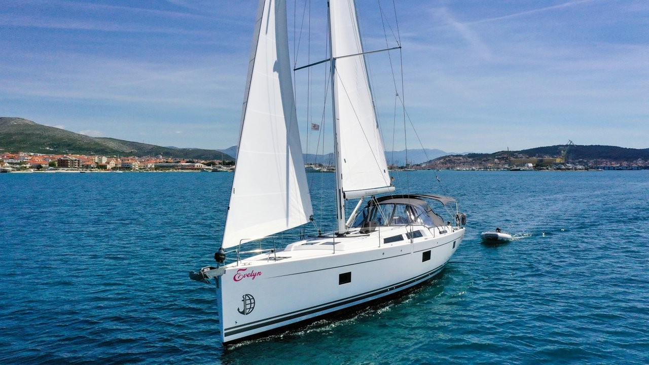 Hanse 508, Evelyn | Yacht Charter Croatia
