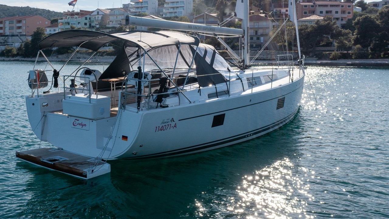 Hanse 508, Evelyn | Yacht Charter Croatia